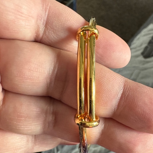 5 BEAUTIFUL GOLD IN COLOR BANGLES - Picture 5 of 5